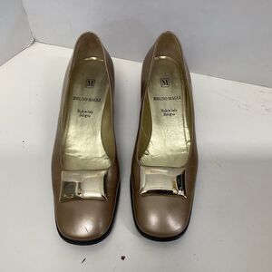 bruno magli womens shoes6-1/2B gold toned block heel gold plaque detail toe